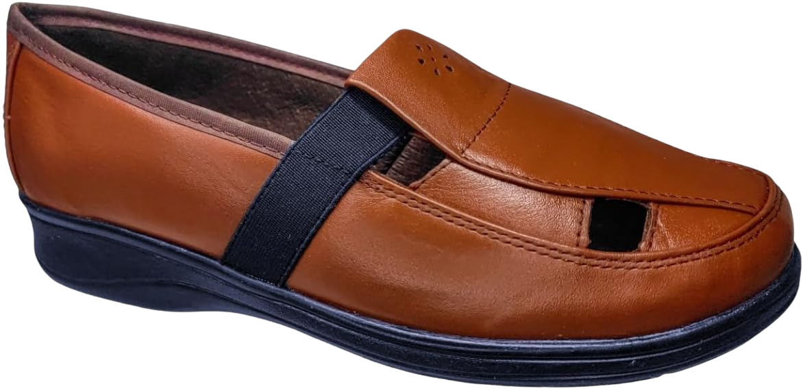 Mujer Enco Footwear MODELO Mocasín tipo huarache 1 Mocasín ENCO de piel café con aberturas laterales y resorte negro en el empeine